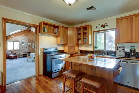 63980 Pioneer Loop, Bend, OR 97701 photo 18