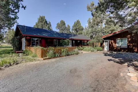 63980 Pioneer Loop, Bend, OR 97701 photo 3