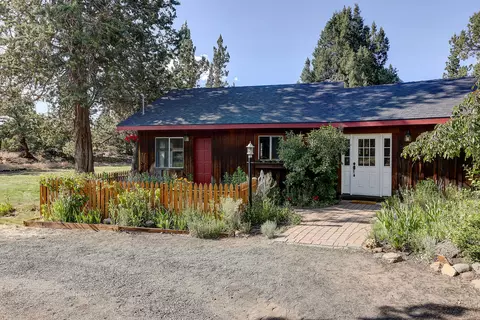 63980 Pioneer Loop, Bend, OR 97701 photo 2