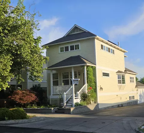 961 B St, Ashland, OR 97520