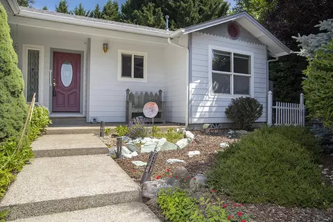 311 Fourth St, Rogue River, OR 97537