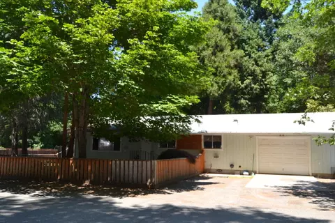 122 Barlow St, Cave Junction, OR 97523
