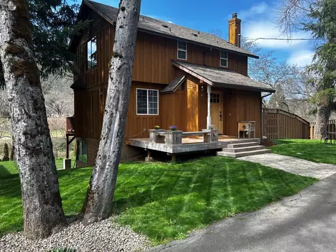 1029 Pine St, Rogue River, OR 97537 photo 2