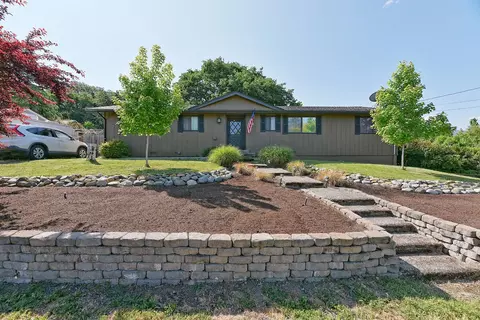 206 Alder St, Phoenix, OR 97535