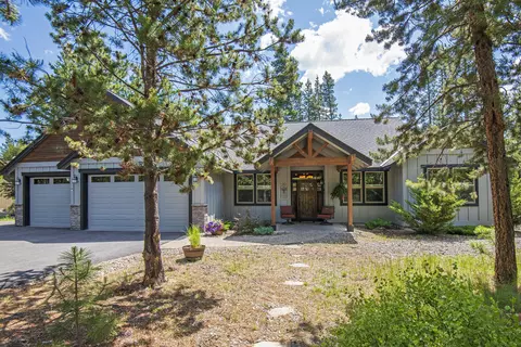 17500 Snow Goose Rd, Bend, OR 97707