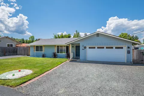 2048 Hamilton Ln, Grants Pass, OR 97527