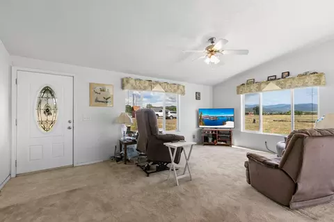 217 Ayres Rd, Eagle Point, OR 97524 photo 5
