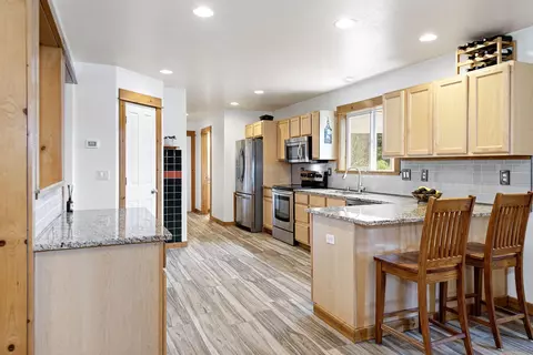17249 White Oak Pl, Bend, OR 97707 photo 12