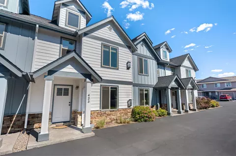 423 NW 25th St, Redmond, OR 97756