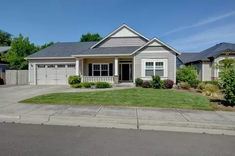 1471 Foxwood Dr, Medford, OR 97504