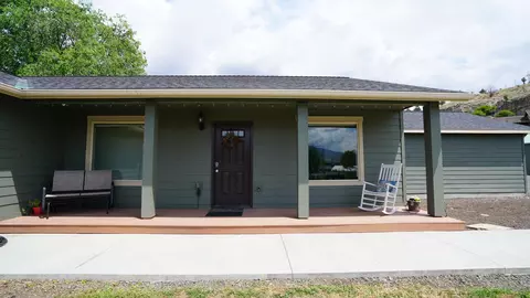 382 E Main St, Mount Vernon, OR 97865 photo 3