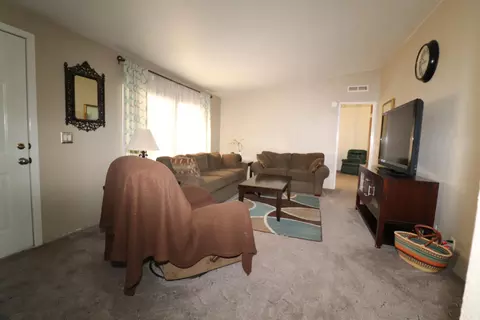 633 E Archwood Dr UNIT 2, Eagle Point, OR 97524 photo 4