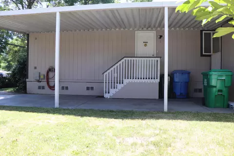 633 E Archwood Dr UNIT 2, Eagle Point, OR 97524 photo 2