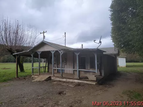 56548 Weaver Rd, Myrtle Point, OR 97458