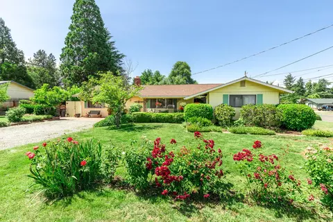 209 Ash St, Phoenix, OR 97535 photo 2