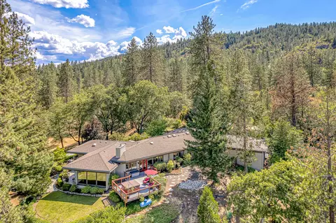 3658 Old Military Rd, Central Point, OR 97502
