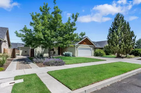 20589 Dylan Loop, Bend, OR 97702 photo 2