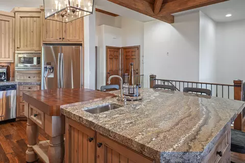132 NW Phils Loop, Bend, OR 97703 photo 9