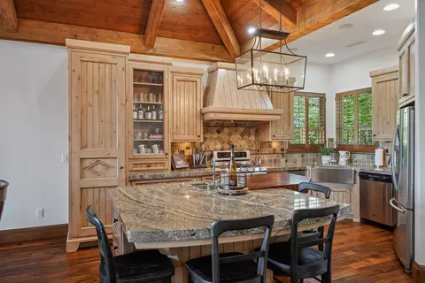 132 NW Phils Loop, Bend, OR 97703 photo 6