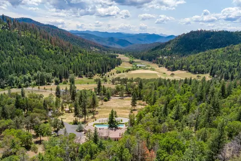7109 Griffin Ln, Jacksonville, OR 97530