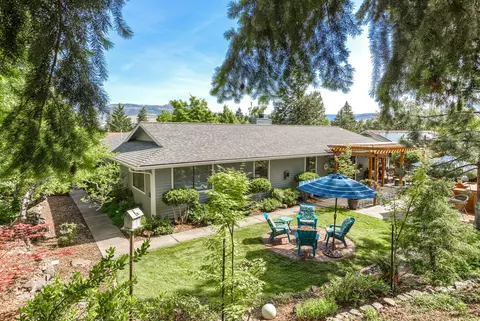 2280 Morada Ln, Ashland, OR 97520