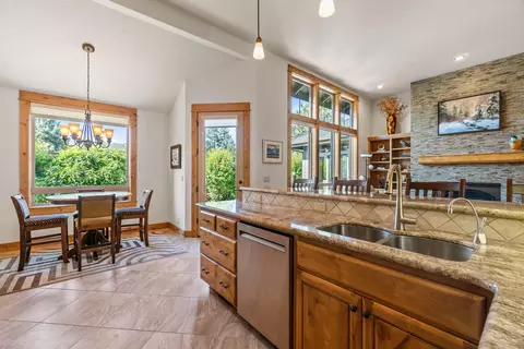 19465 Golden Meadow Loop, Bend, OR 97702 photo 8
