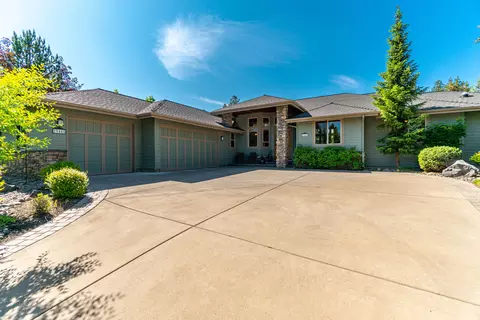 19465 Golden Meadow Loop, Bend, OR 97702 photo 2