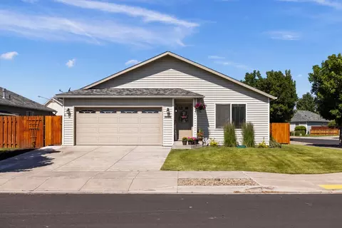 5600 Mickshelley Cir, Klamath Falls, OR 97603