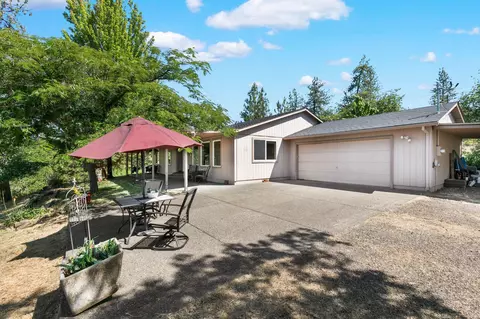 603 Leafwood Dr, Eagle Point, OR 97524
