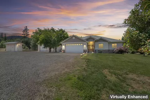 360 Murphy Ln, Grants Pass, OR 97527