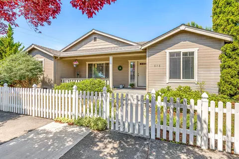 878 S Haskell St, Central Point, OR 97502