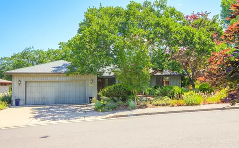 1036 Oak Knoll Dr, Ashland, OR 97520