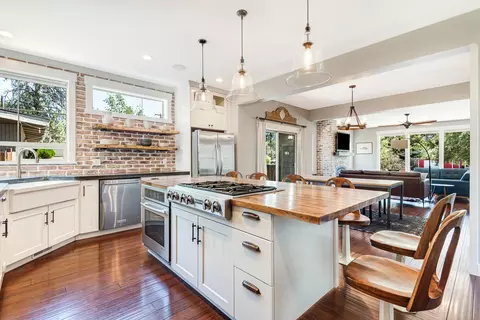 454 NE Burnside Ave, Bend, OR 97701 photo 11