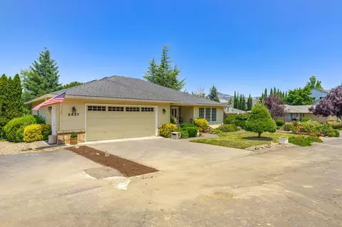 2437 Republic Way, Medford, OR 97504