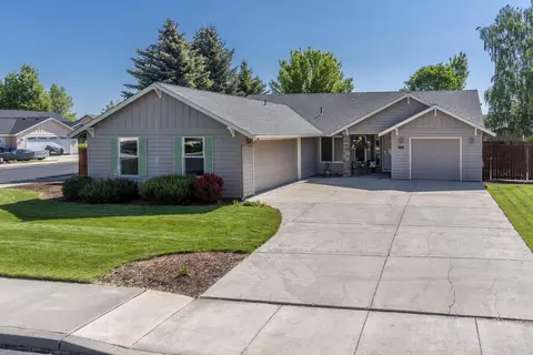 2130 NW 21st Ct, Redmond, OR 97756