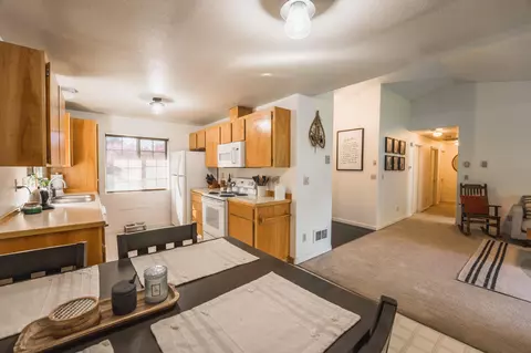 61875 Avonlea Cir, Bend, OR 97702 photo 24