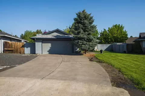 61875 Avonlea Cir, Bend, OR 97702 photo 3