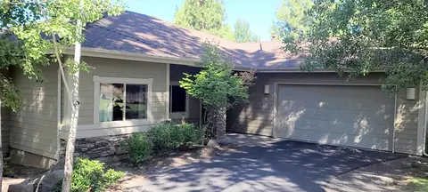 4910 Horned Lark Dr, Klamath Falls, OR 97601