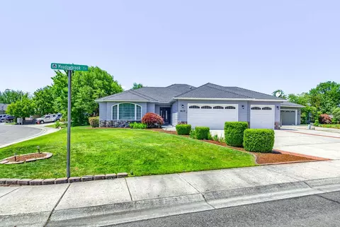837 Meadowbrook Cir, Central Point, OR 97502