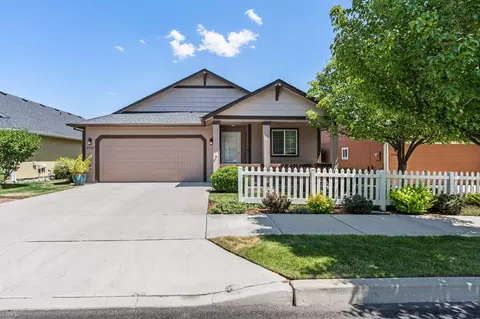 3702 SW 30th St, Redmond, OR 97756