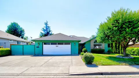 1452 Yellowstone Ave, Medford, OR 97504