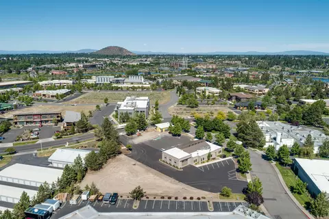 1002 SW Emkay Dr, Bend, OR 97702