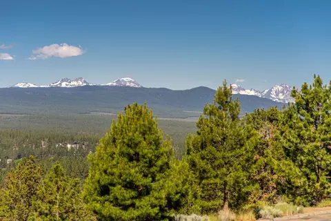 1923 NW Sun Ray Ct, Bend, OR 97703