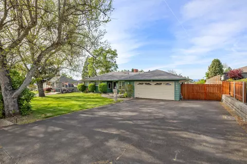 3459 Lone Pine Rd, Medford, OR 97504