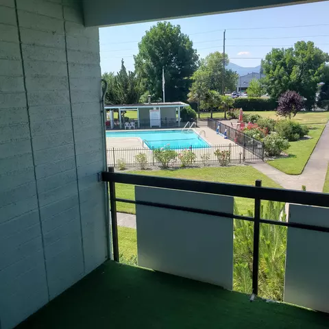 737 Stevens St #208, Medford, OR 97504