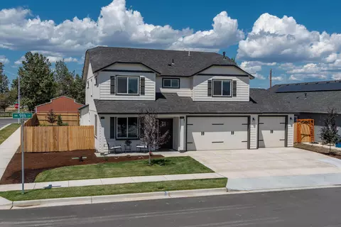 3309 NW 9th Ln, Redmond, OR 97756