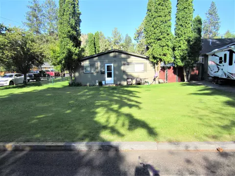748 NE 9th St, Bend, OR 97701 photo 3