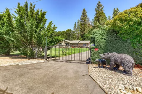 128 Barker Dr, Merlin, OR 97532