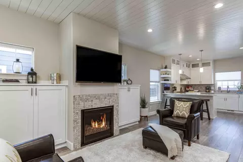 21341 Oakview Dr, Bend, OR 97701