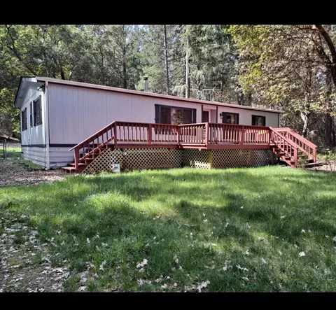 879 Wilderville Ln, Grants Pass, OR 97527